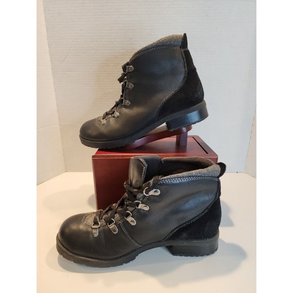 WOMENS SZ 9.5 M CLARKS ANKLE BOOTS LEATHER SUEDE HICKING FASHION SOFT CUSHION - Picture 2 of 8